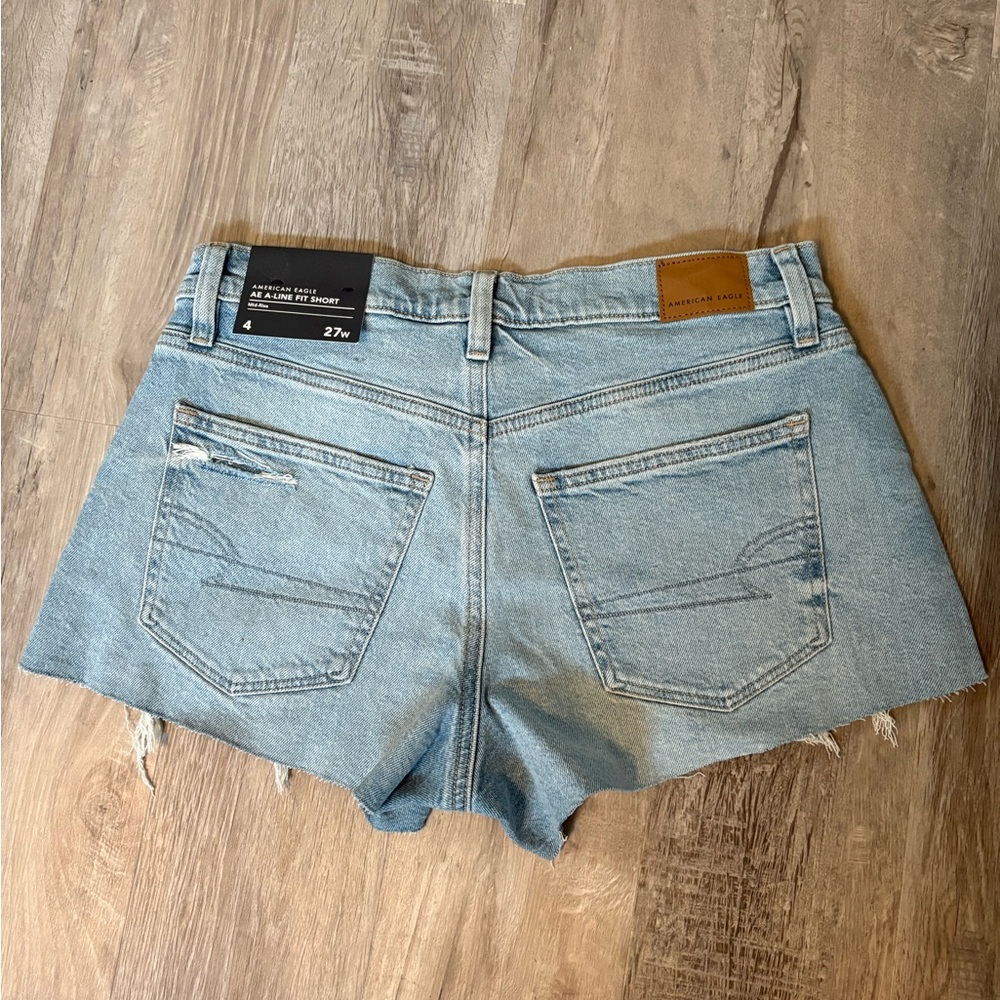 American Eagle A-Line Fit Short Denim Distressed Women’s Shorts Size 4 NWT - Picture 3 of 6